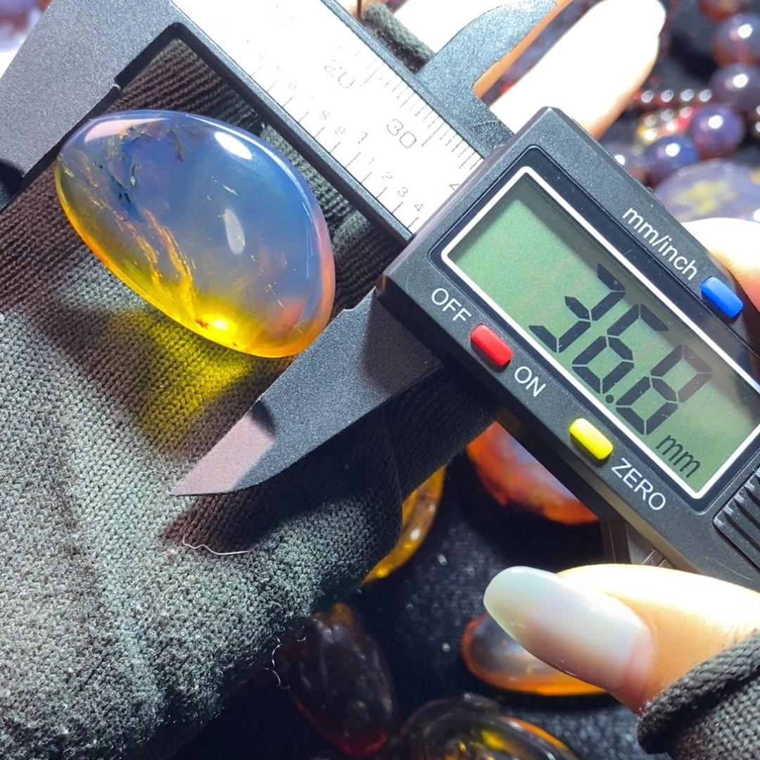 未镶嵌琥珀裸石、