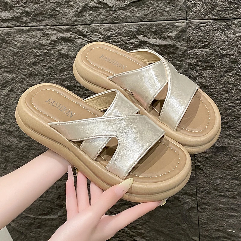 新款夏季一字拖软底韩版时尚外穿厚底休闲防滑