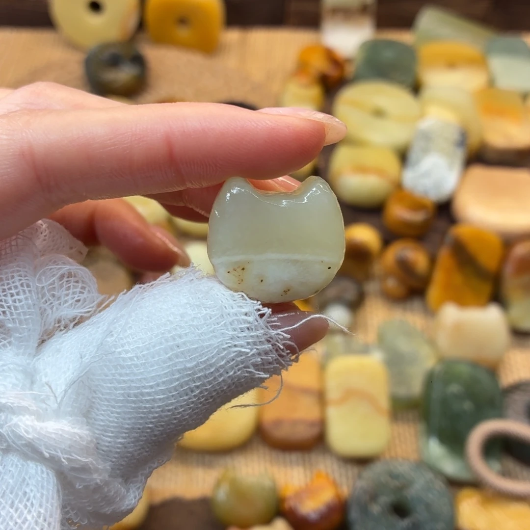 ****M蛇纹石玉未镶嵌颈饰