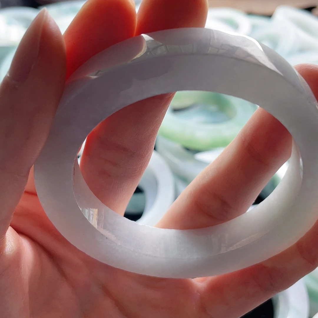 浅****定制翡翠未镶嵌A货