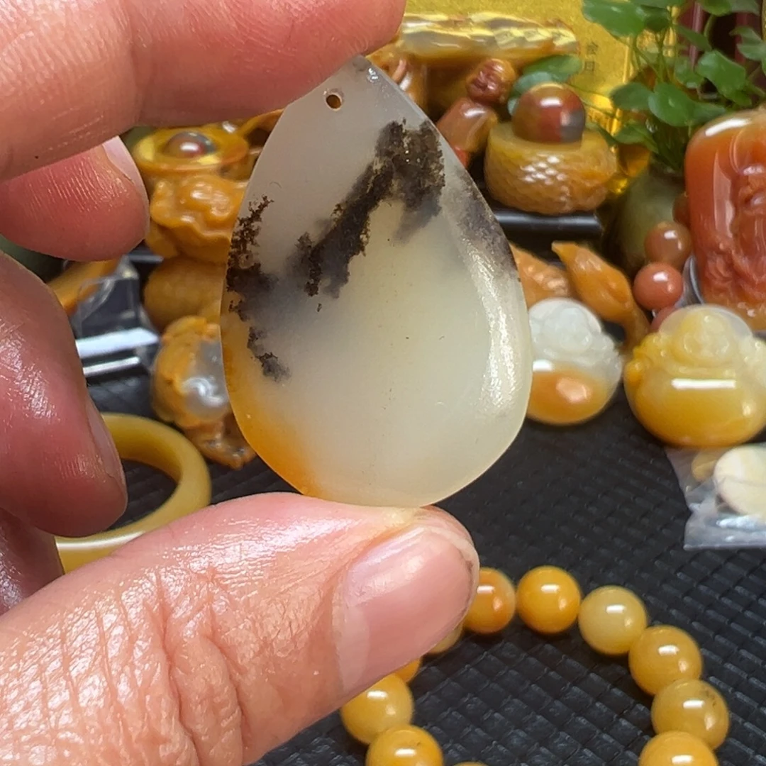 石英质玉未镶嵌颈饰