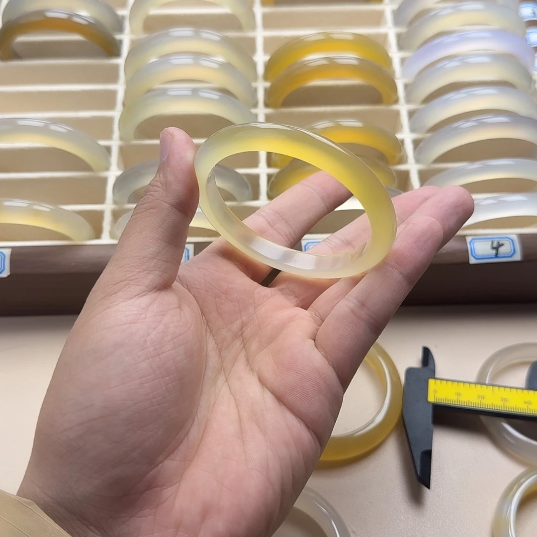 玛瑙/玉髓未镶嵌手镯58.9圈口