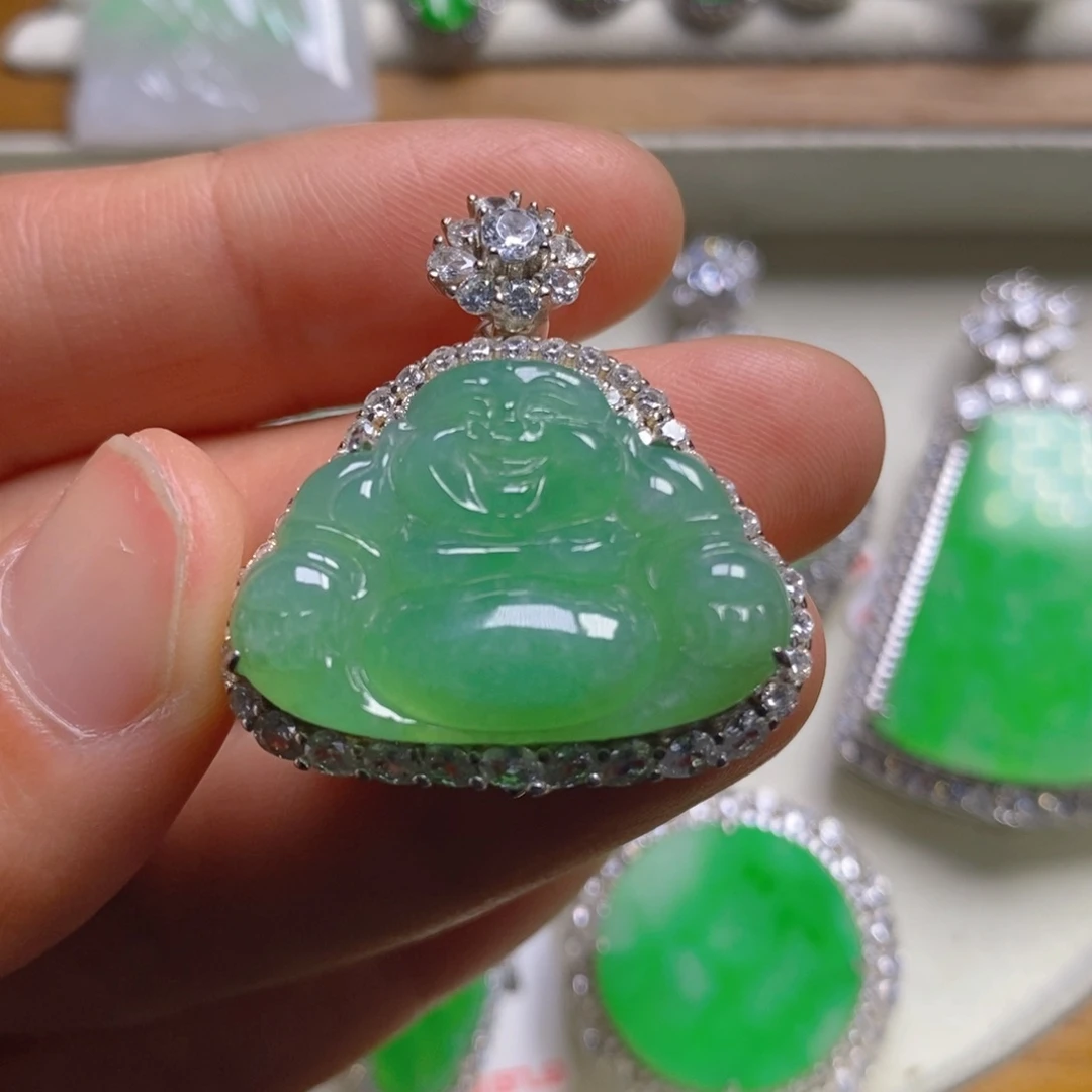 翡翠颈饰银S925镶嵌佛公吊坠