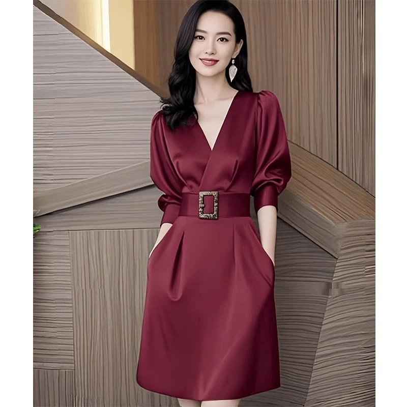 气质高端法式轻奢收腰v领红色连衣裙2025早秋新款春秋醋酸裙子女