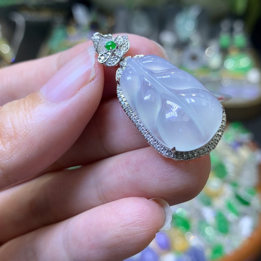 颈饰18K金镶嵌翡翠