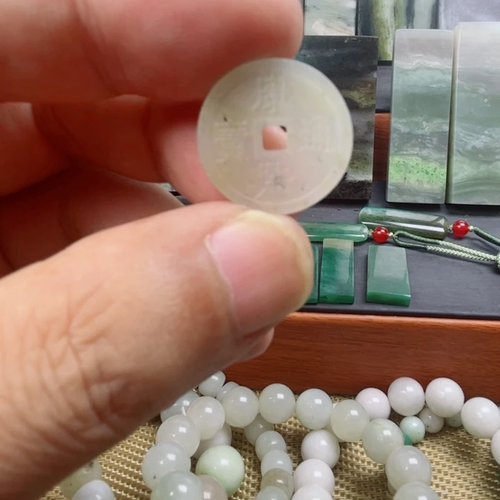 独山玉未镶嵌颈饰