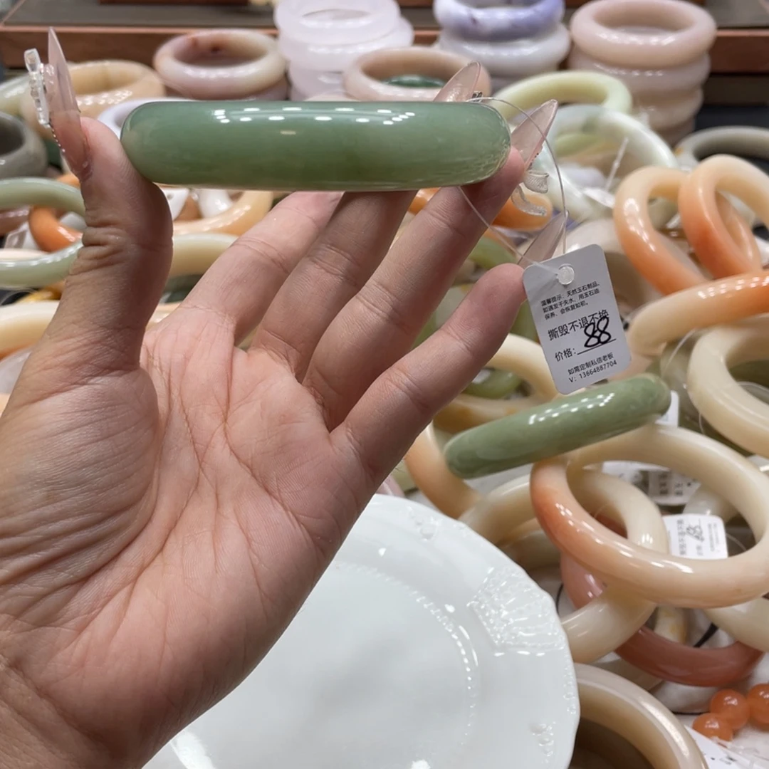 旺***饼石英质玉手镯未镶嵌