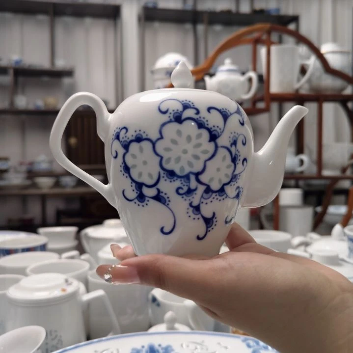 瓷团花茶壶一个景德镇