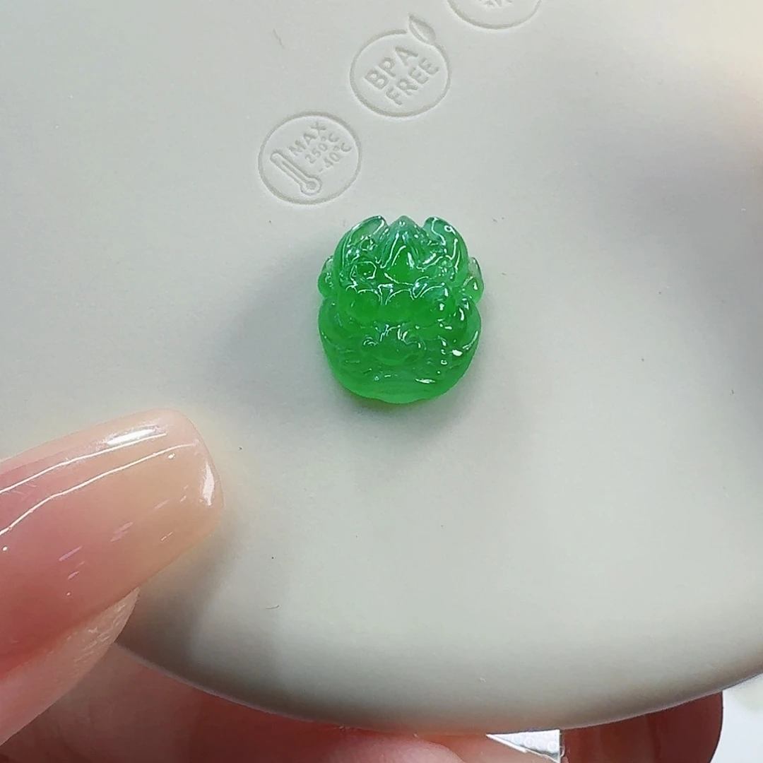 翡翠颈饰未镶嵌龙头