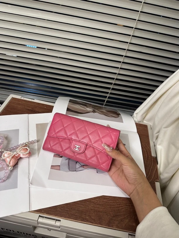 95新 Chanel/香奈儿 粉色菱格纹三折钱包后搭链条