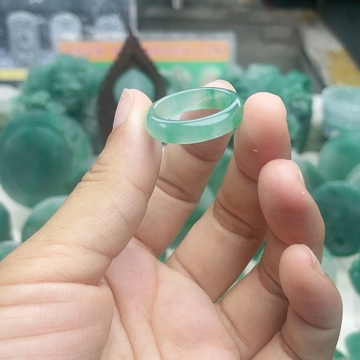 石英质玉未镶嵌颈饰