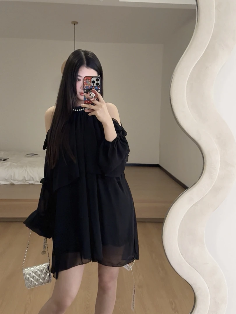 《白白first》法式珍珠挂脖露肩纯欲连衣裙性感甜美长袖雪纺连衣裙