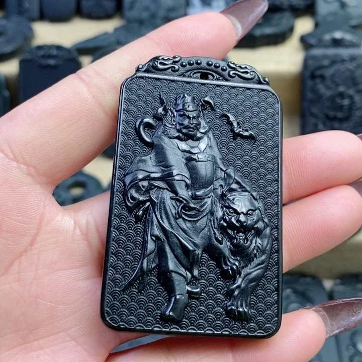 和田玉（青玉）颈饰未镶嵌双面雕刻