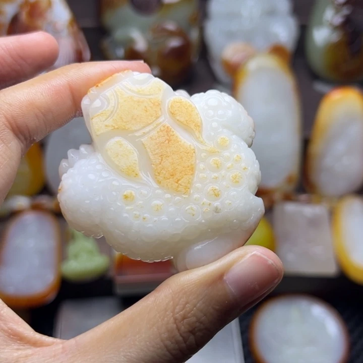 和田玉未镶嵌颈饰