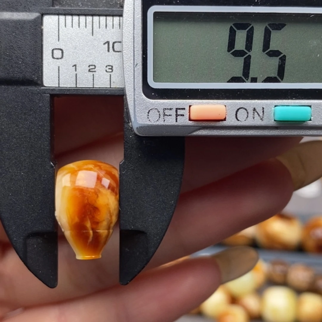 琥珀颈饰未镶嵌三通