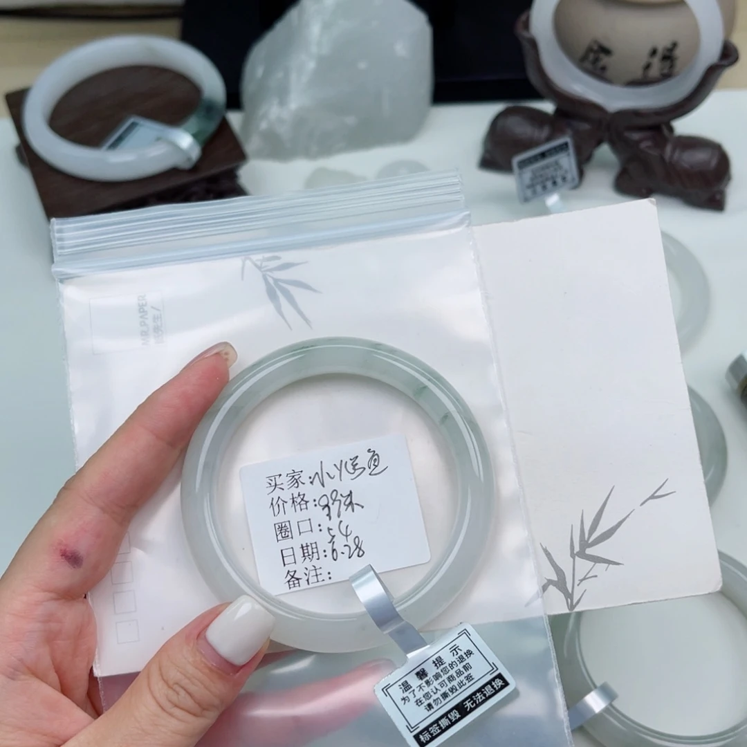 石英质玉手镯未镶嵌