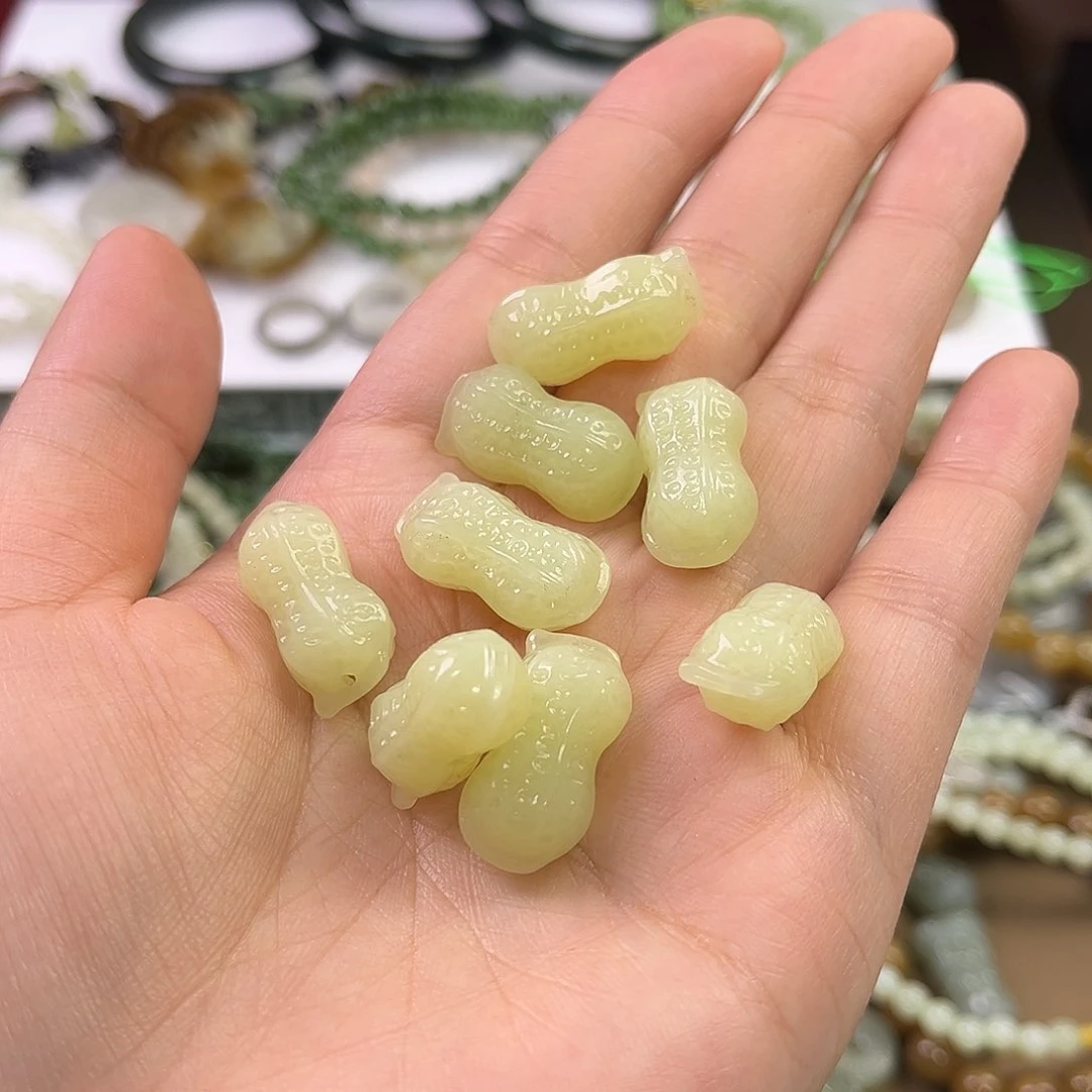 和田玉未镶嵌吊坠(赠链)