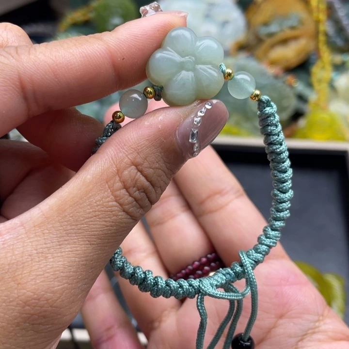 蛇纹石玉未镶嵌吊坠