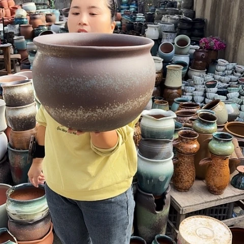 口32高24瑕疵底裂一个盆。