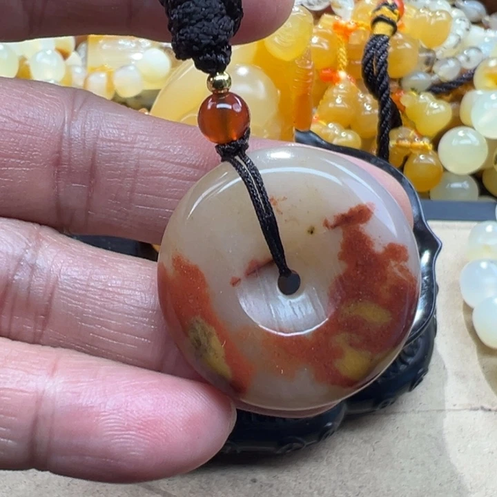 石英质玉（黄龙玉）颈饰未镶嵌