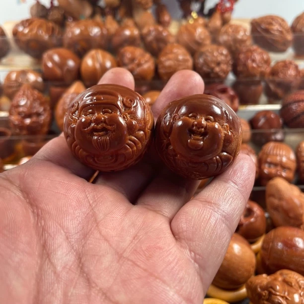巴西橄榄核雕刻横财迷手球一对