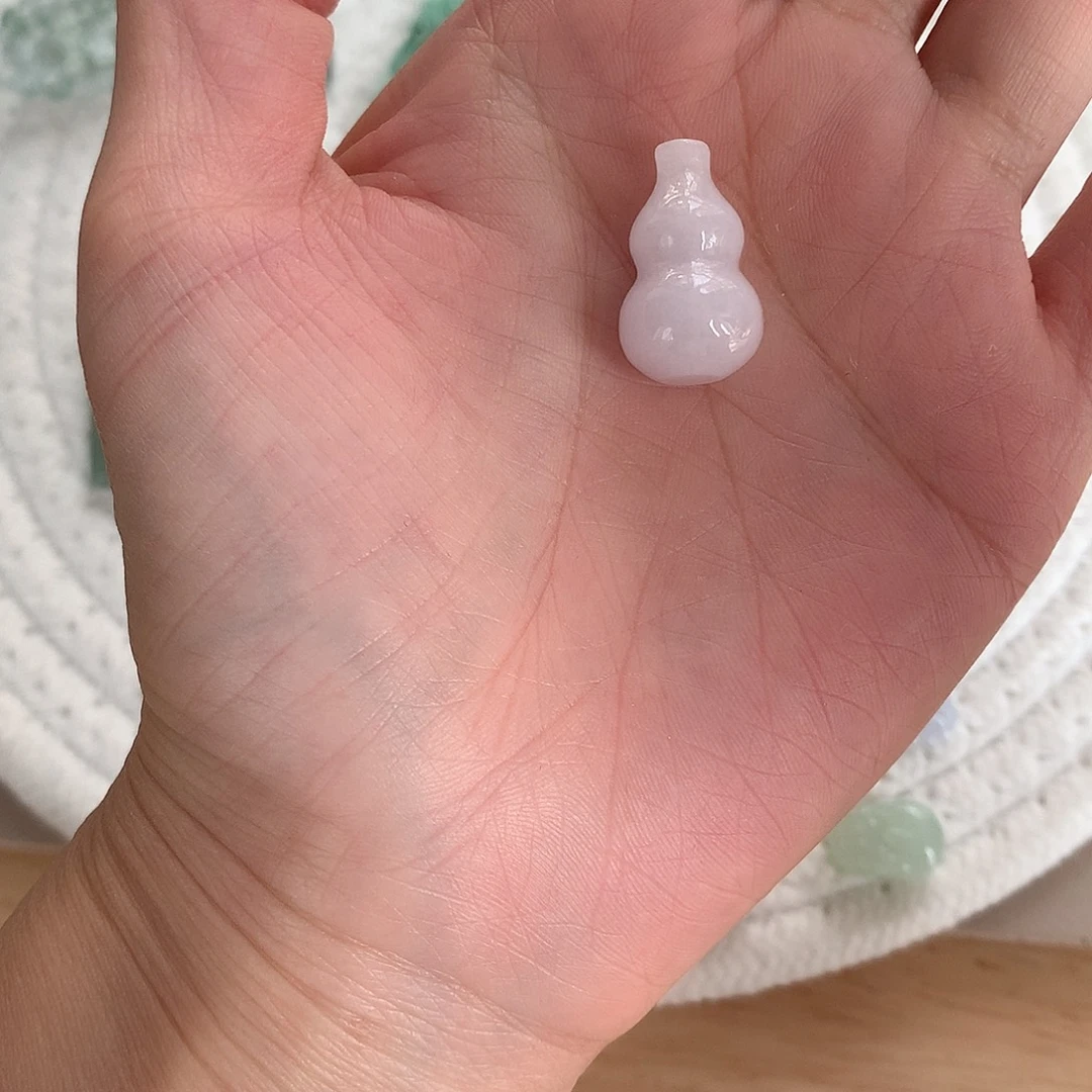 翡翠未镶嵌颈饰葫芦