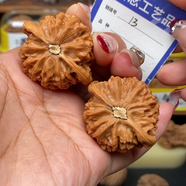 文玩核桃吊坠43宫灯