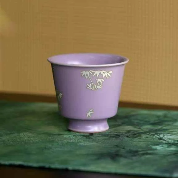紫气东来银竹不秋草高足主人杯