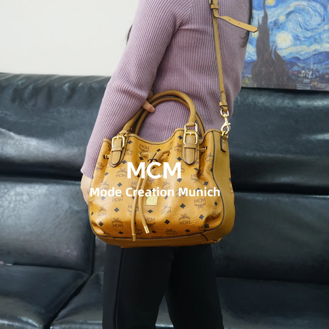 95新 MCM 干邑色抽绳斜挎包/SD01622066/2066