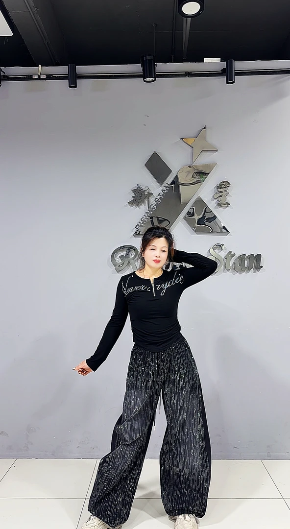 亮烫钻长袖女女士街舞修身烫钻T恤黑色打底衫显瘦辣妹612