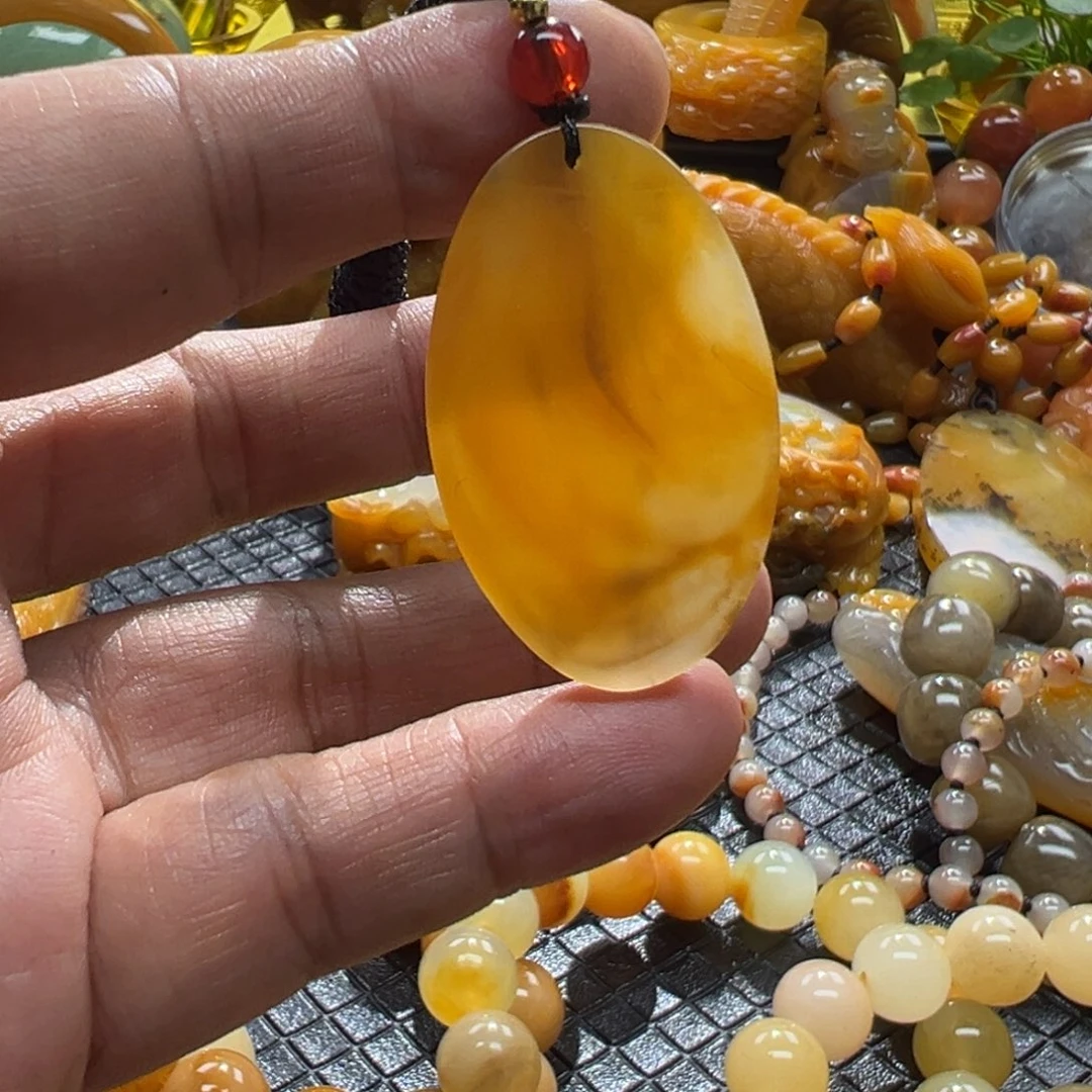 石英质玉未镶嵌颈饰