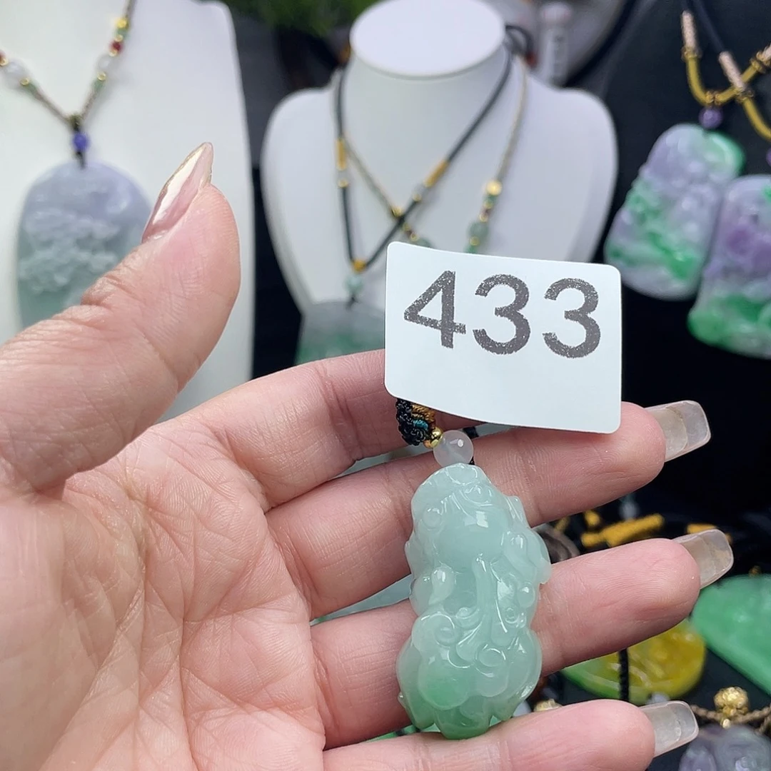 翡翠未镶嵌吊坠(赠链)