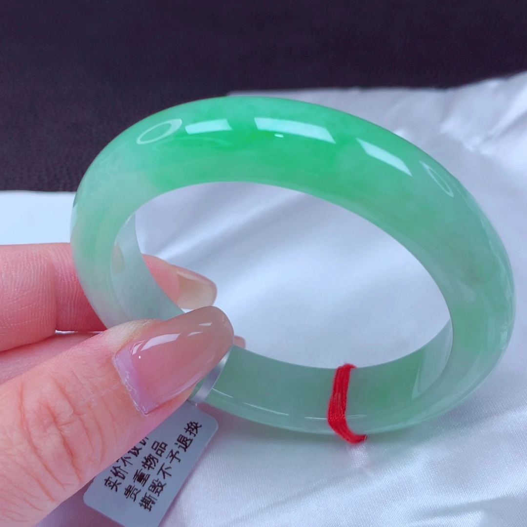 翡翠手镯未镶嵌手镯