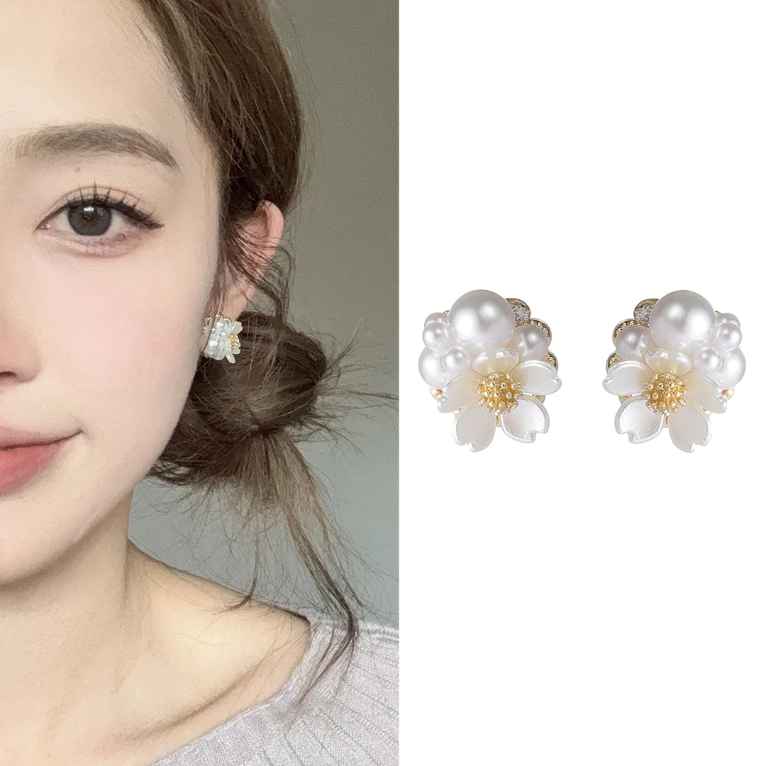 oushipei/欧诗佩 铜合金仿珍珠耳饰 法式复古浪漫珍珠花朵耳环女