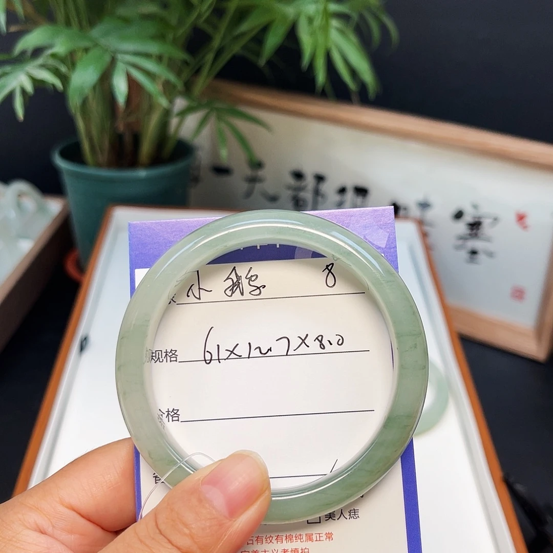 小***。未镶嵌手镯石英质玉