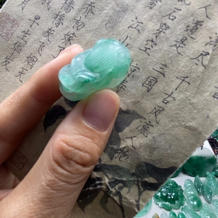 陈***陈未镶嵌手镯石英质玉