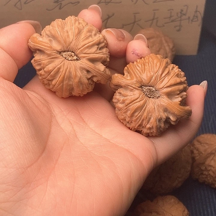 文玩核桃吊坠45白狮子