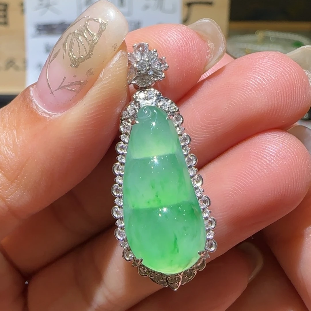 【闪购商品】翡翠颈饰18K金镶嵌天然