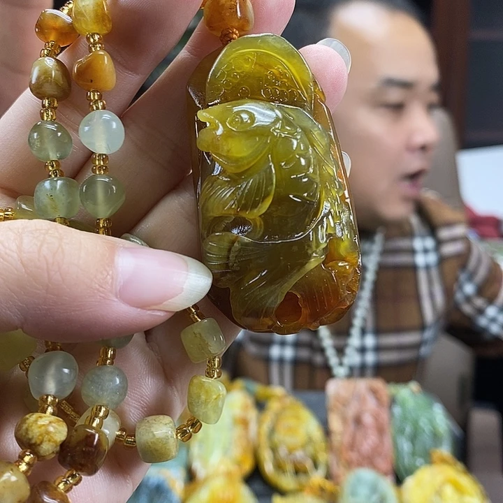 蛇纹石玉未镶嵌颈饰