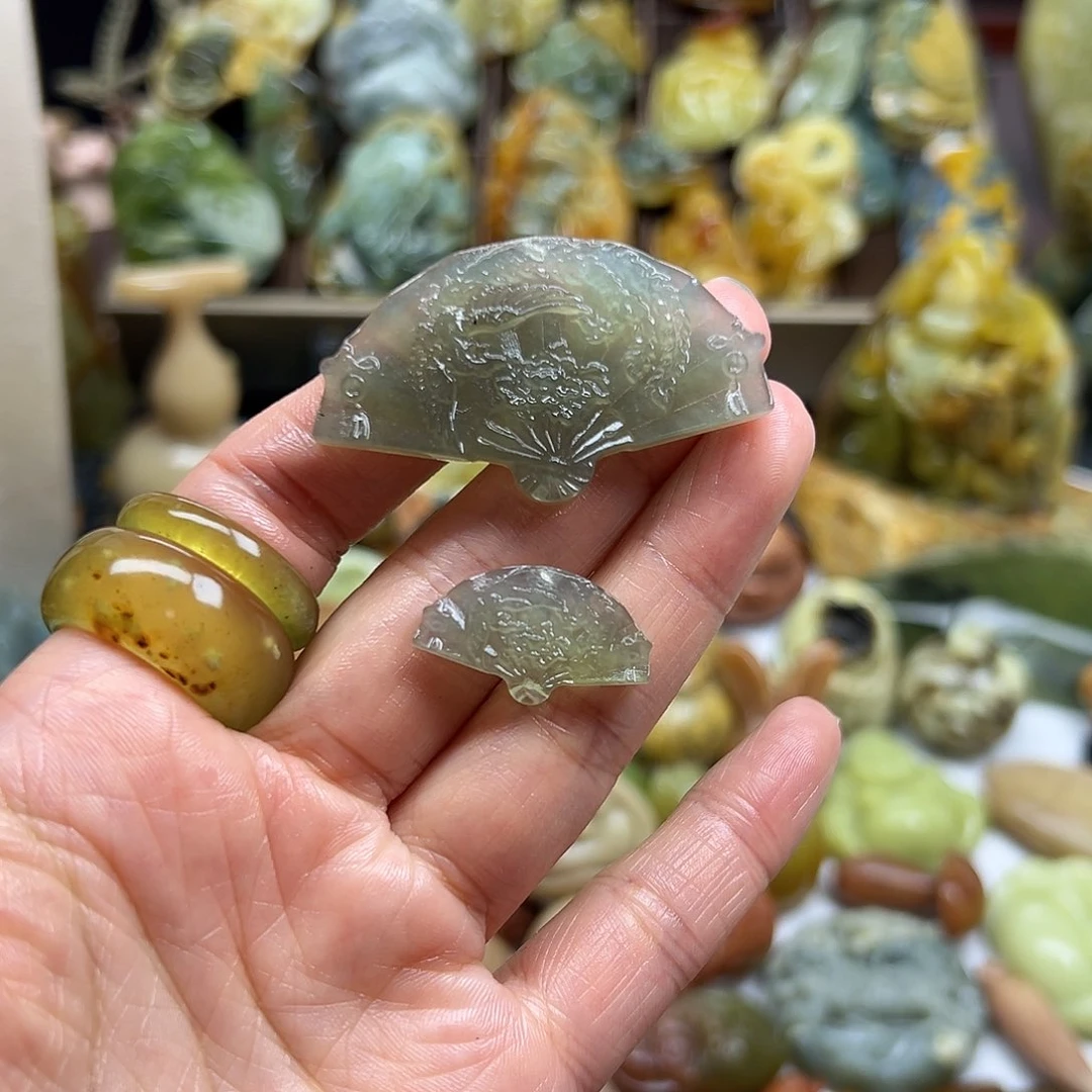 岫玉未镶嵌颈饰岫玉灰冰扇子