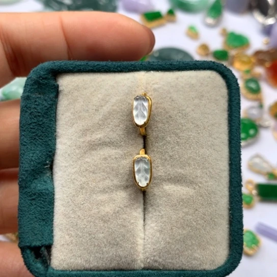 颈饰18K金镶嵌翡翠