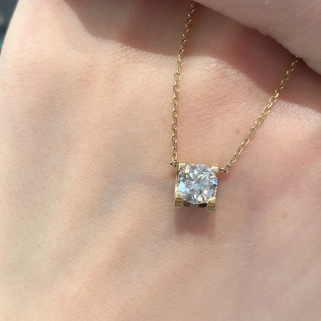 小***o颈饰18K金镶嵌实验室培育钻石