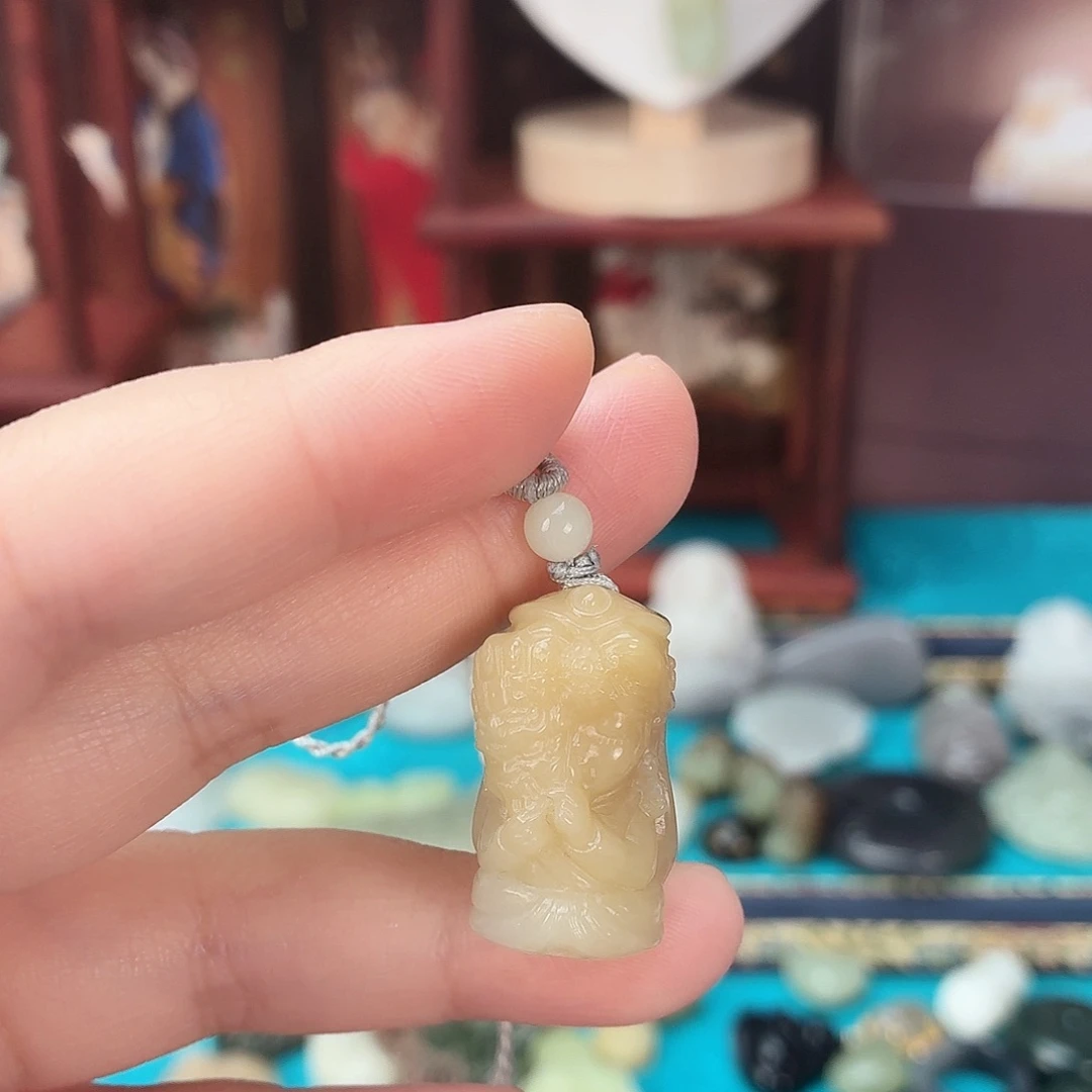 飘***鱼颈饰未镶嵌和田玉