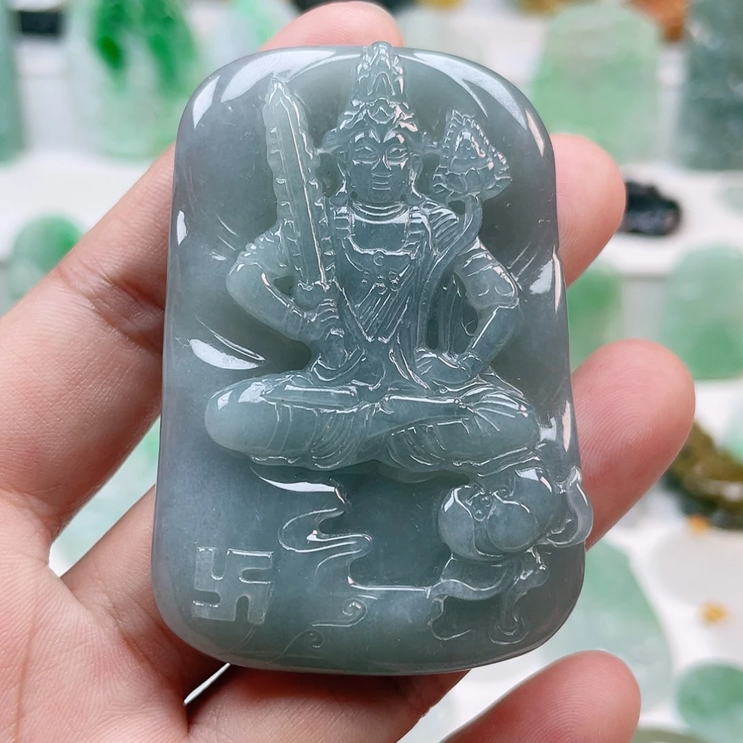 翡翠颈饰未镶嵌虚空