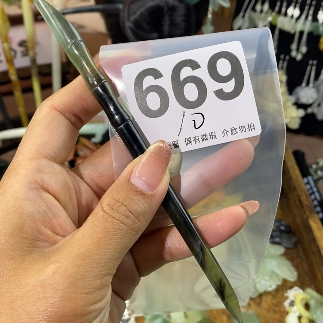 蛇纹石玉发饰未镶嵌吴****?