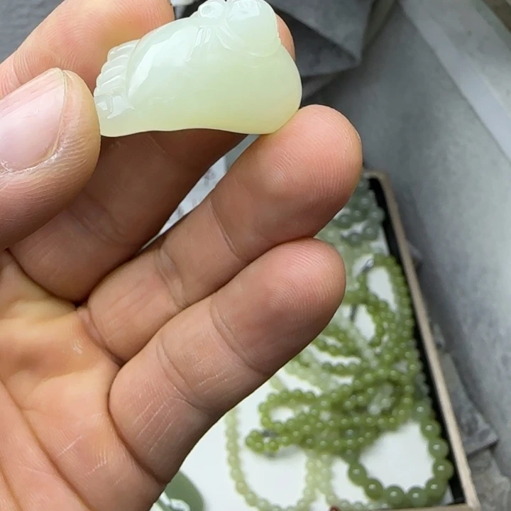 颈饰未镶嵌和田玉