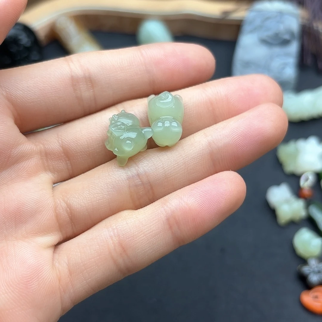 和田玉颈饰未镶嵌小*牛拍一发一