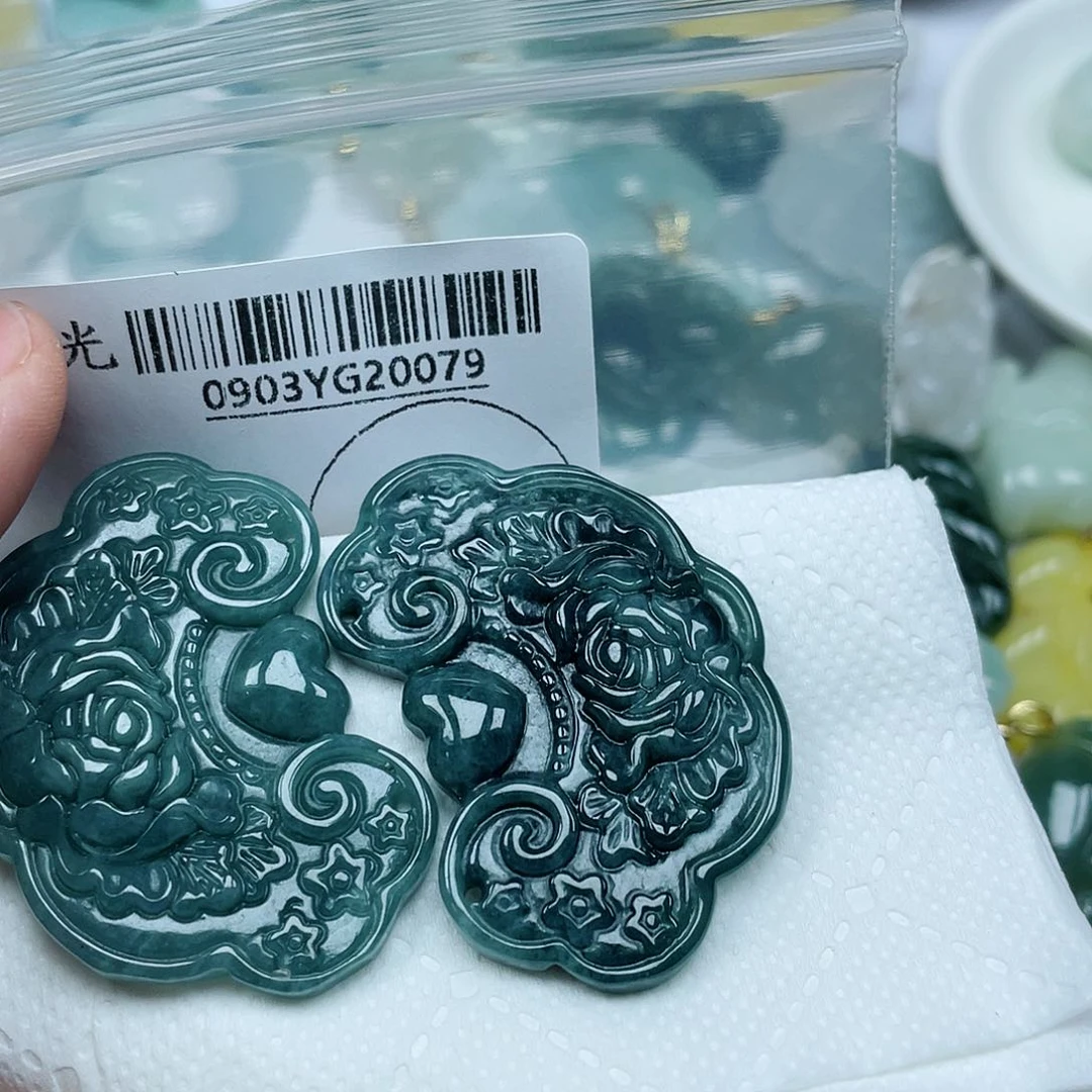 吊坠(不含链)未镶嵌翡翠