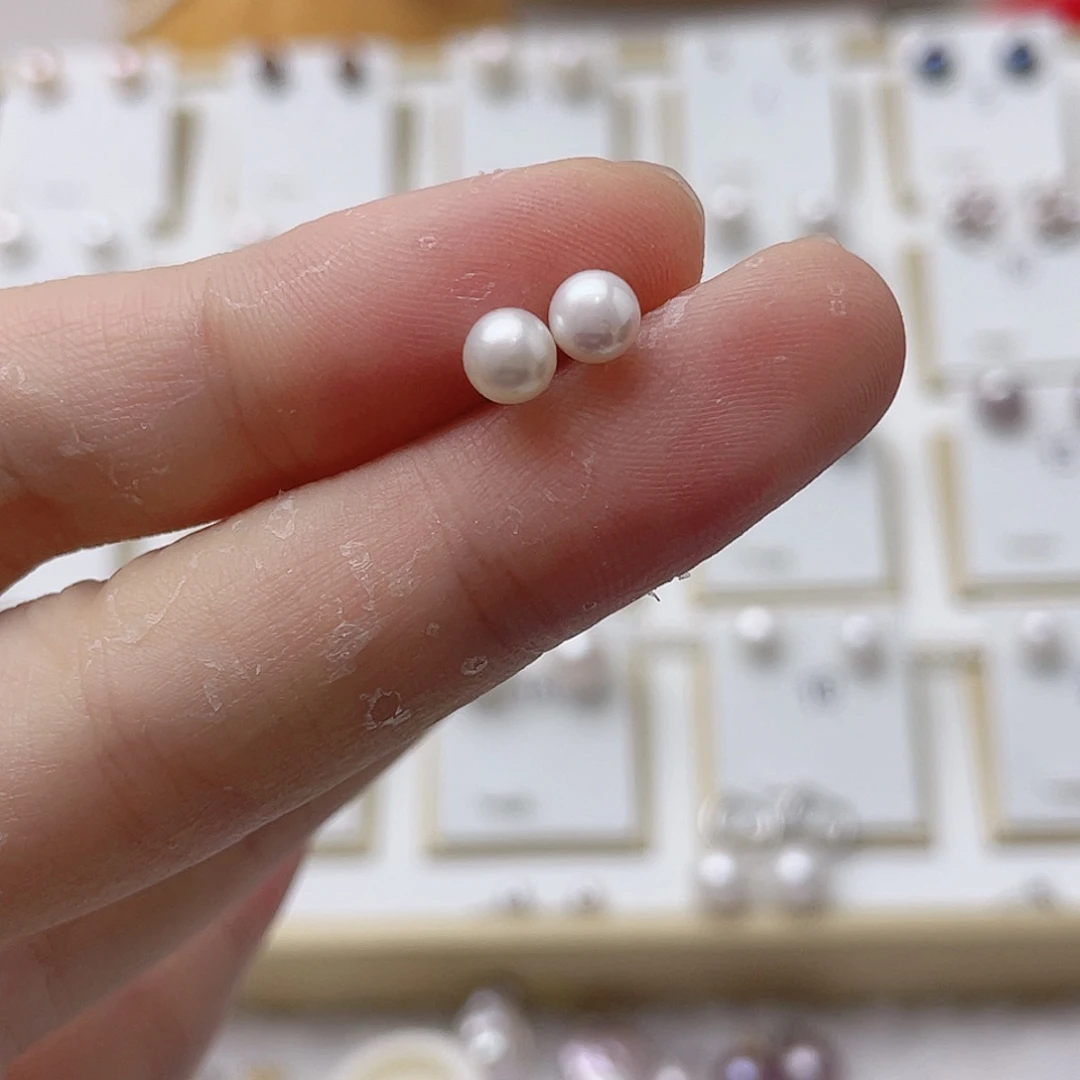 佳***总银S925镶嵌淡水珍珠耳饰