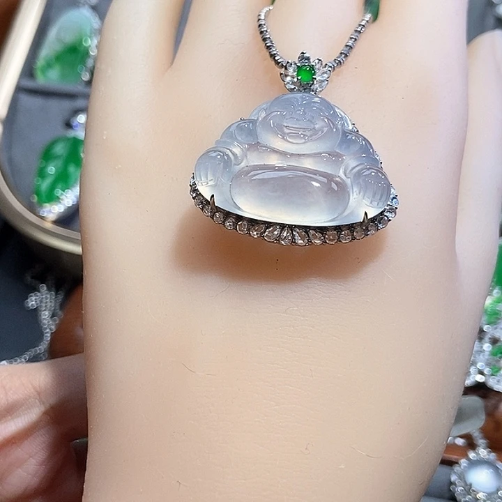 颈饰18K金镶嵌翡翠